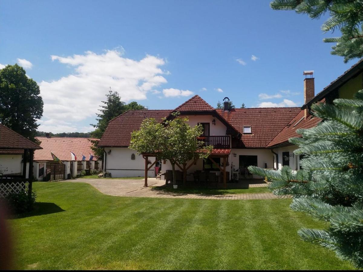 Camping & Guest House Pliskovice Mirovice Eksteriør bilde